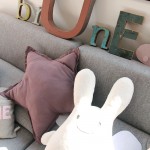 Peluche lapin et coussins